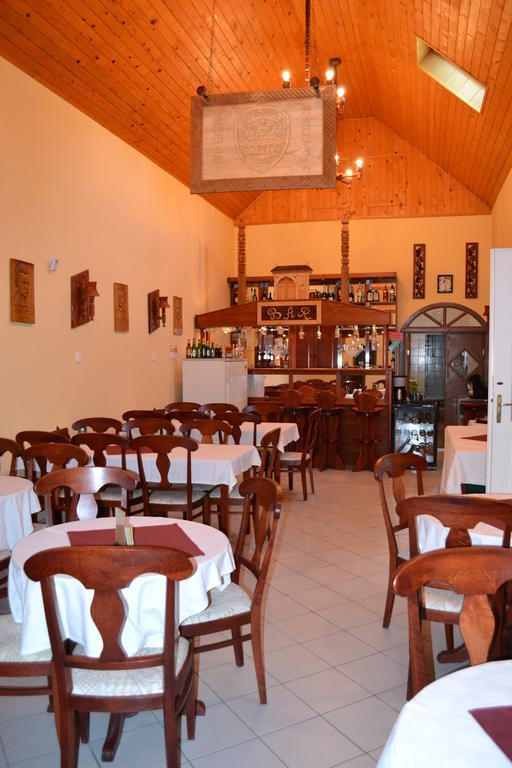Nosztalgia Hotel Balatonszarszo Bagian luar foto