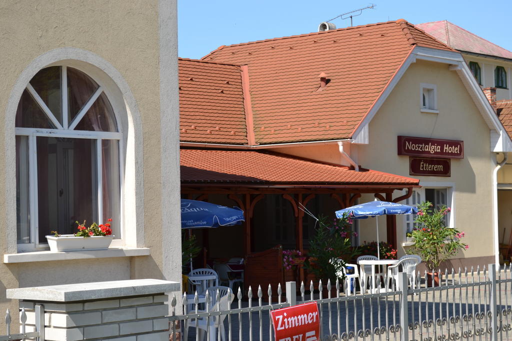Nosztalgia Hotel Balatonszarszo Bagian luar foto