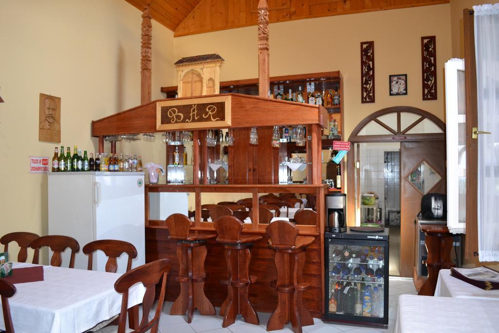 Nosztalgia Hotel Balatonszarszo Bagian luar foto