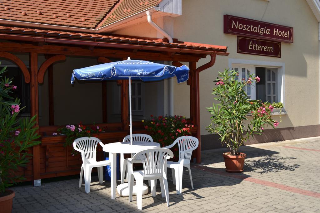 Nosztalgia Hotel Balatonszarszo Bagian luar foto