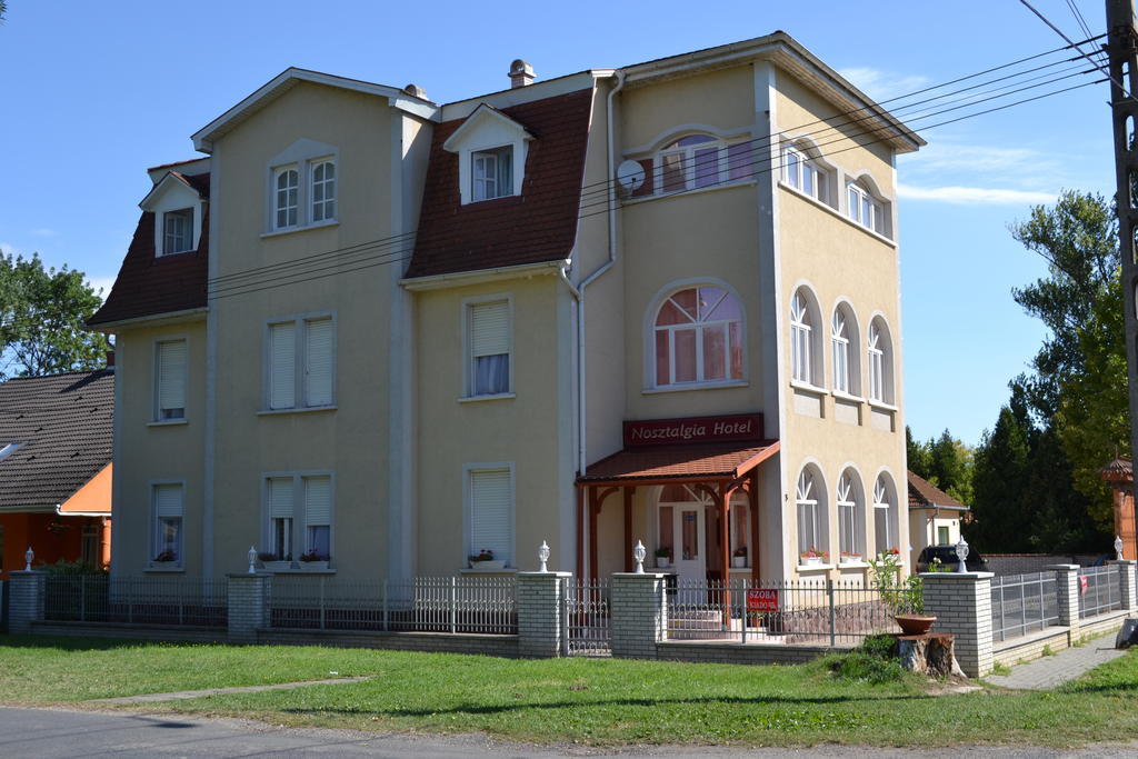 Nosztalgia Hotel Balatonszarszo Bagian luar foto