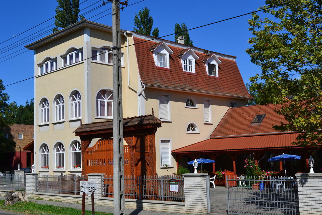 Nosztalgia Hotel Balatonszarszo Bagian luar foto